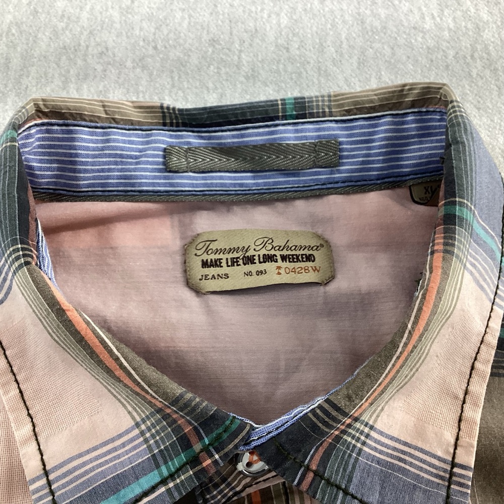 TOMMY BAHAMA 100% COTTON MEN’S BUTTON DOWN SHIRT LONG SLEEVE SIZE: X-LARGE/PLAID